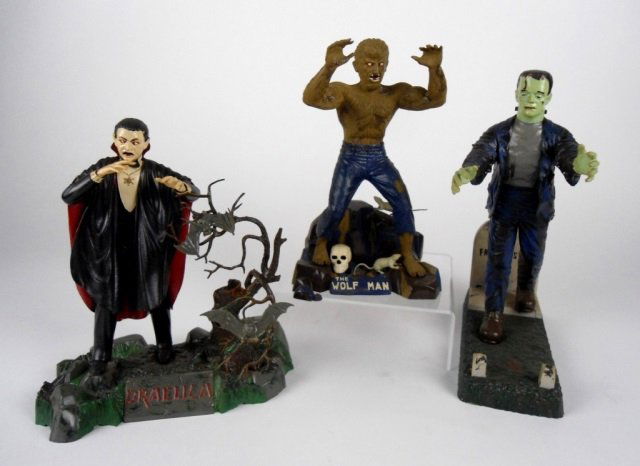3 AURORA PLASTIC MONSTER MODEL KITS: Assembled Frankenstein, Dracula and The Wolf Man modelsa from the 1960's. Ht. of tallest 25 cm. (9.5 in.)