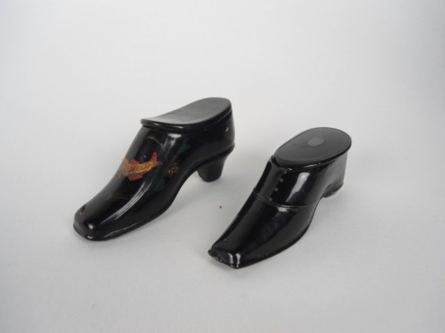 2 SHOE SHAPED PAPIER MACHE SNUFF BOXES: 19th century, one with fish decoration. Length longest 8 CM. (3.25 in.)