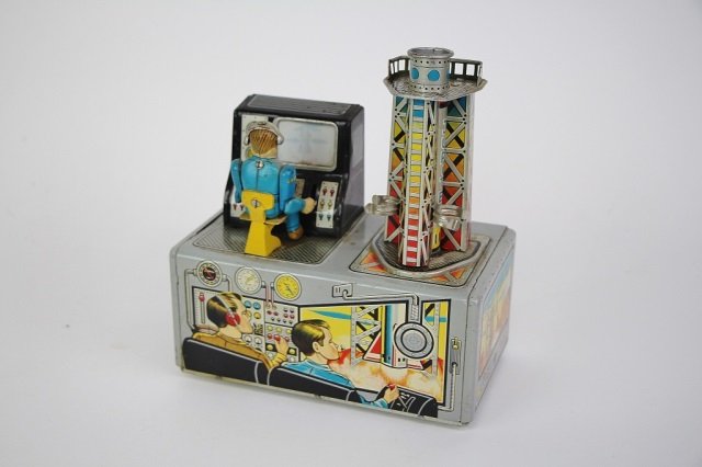 NOMURA (TN) JAPAN JUPITER ROCKET LAUNCHING PAD: Tin litho toy. Battery operated Command Center. Circa 1950's. Missing rockets.