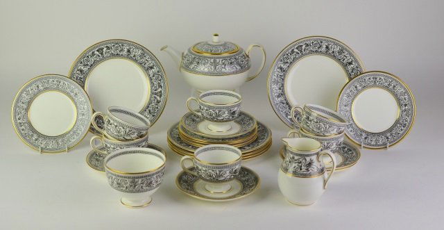WEDGWOOD BLACK FLORENTINE PATTERN DESSERT SET (1 of 3)