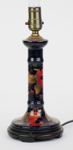 MOORCROFT POTTERY POMEGRANATE TABLE LAMP (1 of 1)