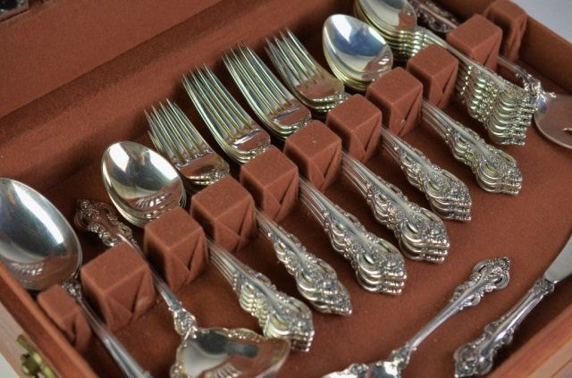 TOWLE SILVER FLATWARE SERVICE FOR EIGHT: El Grandee pattern. Set comprised of 8 knives (8 3/4 in.), 8 dinner forks (7 1/2.), 12 luncheon forks (6 3/4), 8 spoons (6 5/8), 8 spoons (6 1/4), 2 Serving Spoons, Serving Ladle, Meat Fork, Sauce Spo