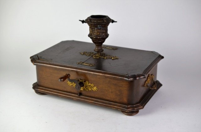 KALLIOPE MUSIC BOX CHRISTMAS TREE STAND (1 of 6)