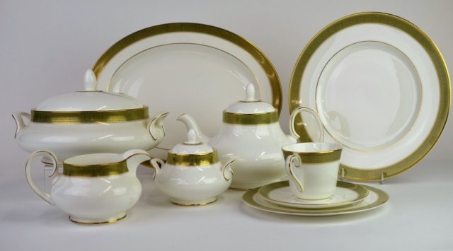 ROYAL DOULTON BELVEDERE PATTERN DINNERWARE (1 of 2)