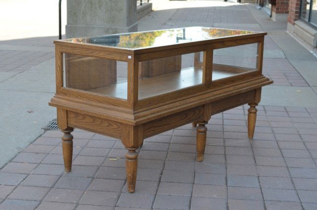 OAK FLOOR DISPLAY CASE (1 of 2)