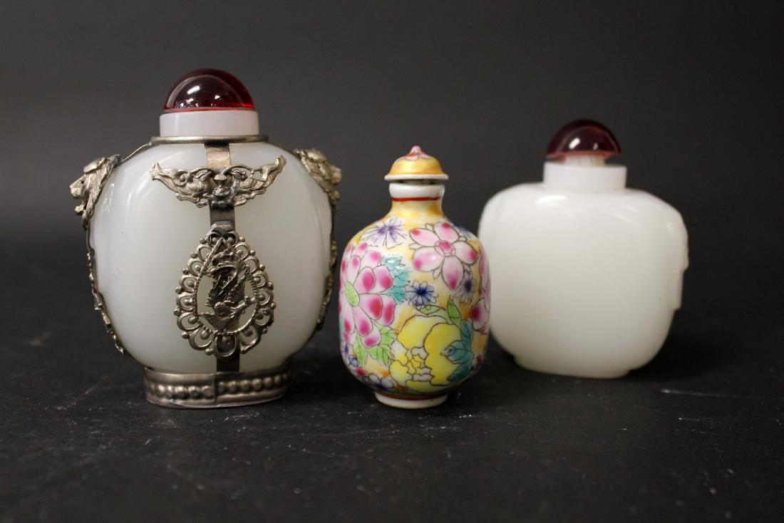 THREE SNUFF BOTTLES (1 of 10)