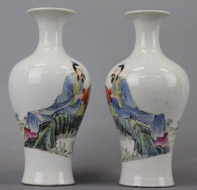Pair of Chinese Famille Rose Baluster Vase. Republic: Mirrored pair of baluster vases depicting the famous calligrapher Wang Xizhi observing the goose neck movement with an attendant on the rock. Republic period. H: 14cm (5.5in) 淺絳彩 