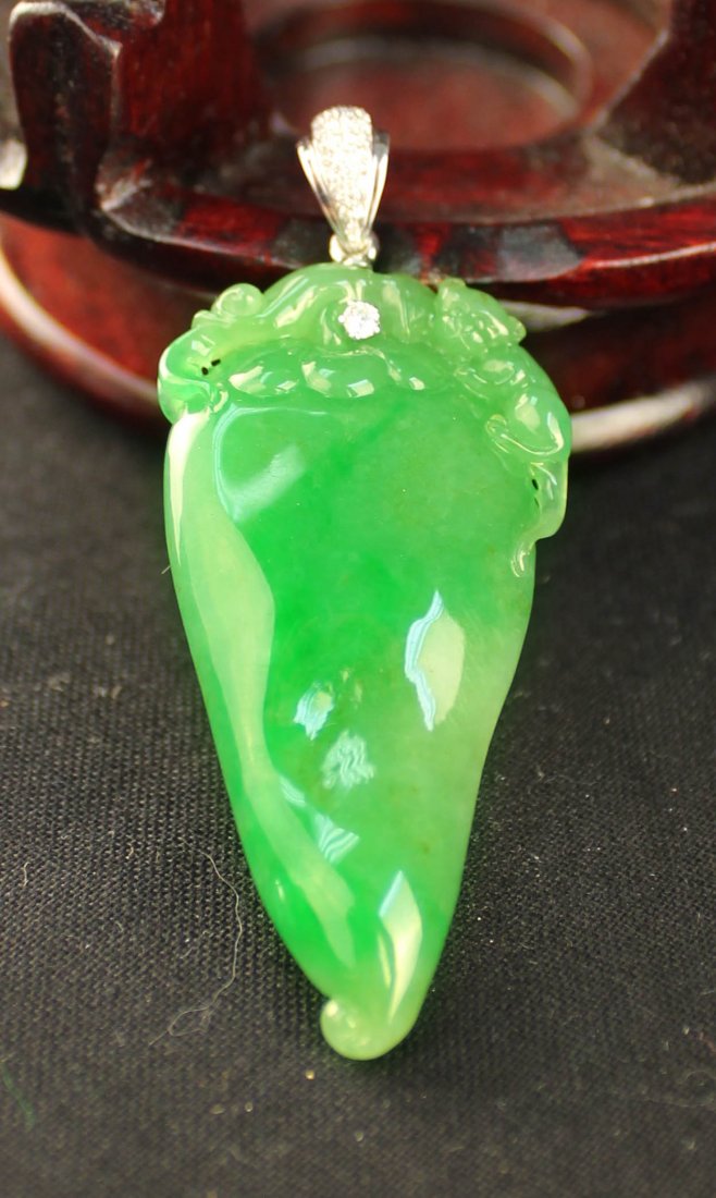 CHINESE CARVED CHILI NATURAL JADEITE PENDANT: Guarantee Grade A jadeite or refund&#