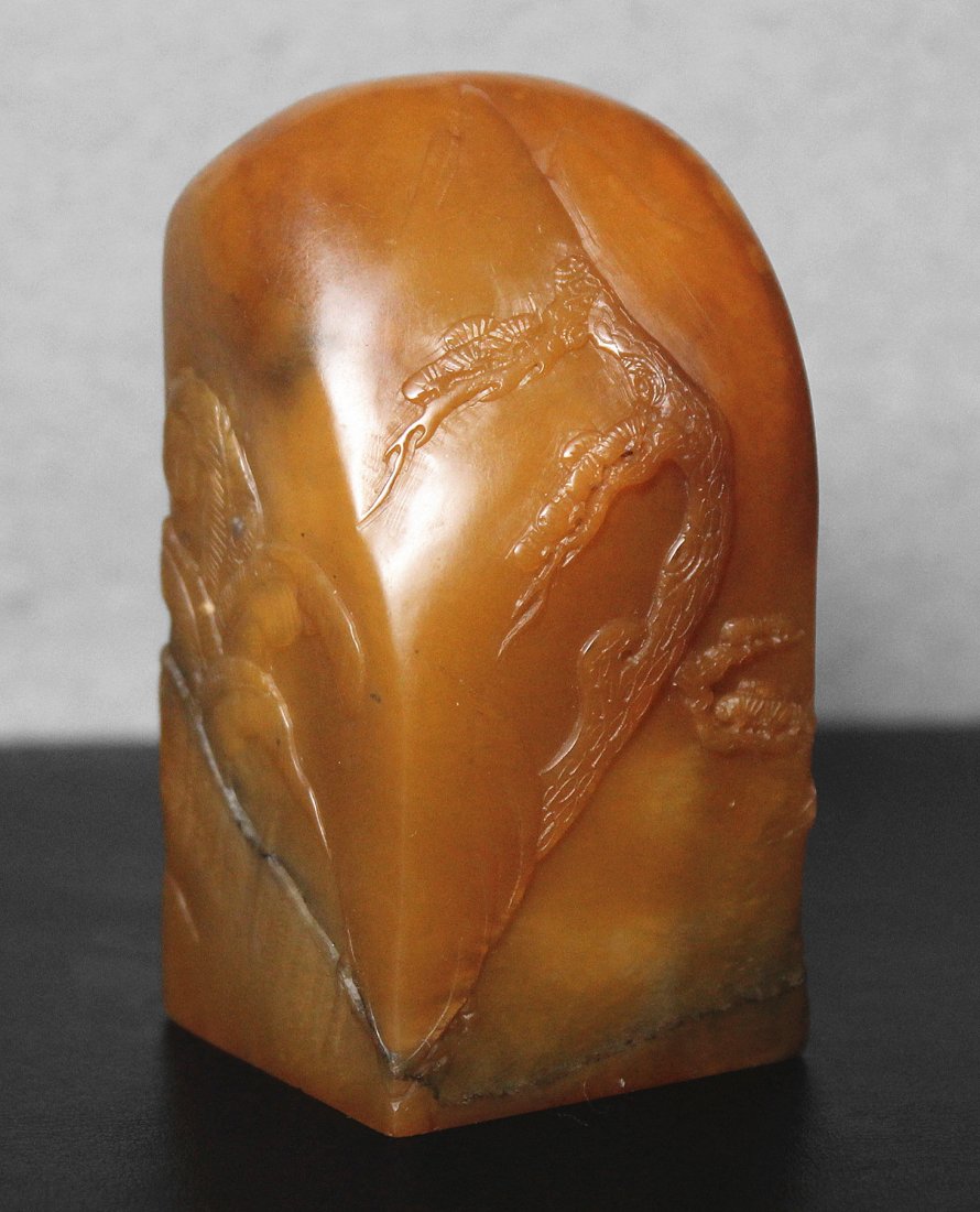 CHINESE SOAPSTONE SEAL: H:6.5CM(2 1/2IN)
壽山石印章