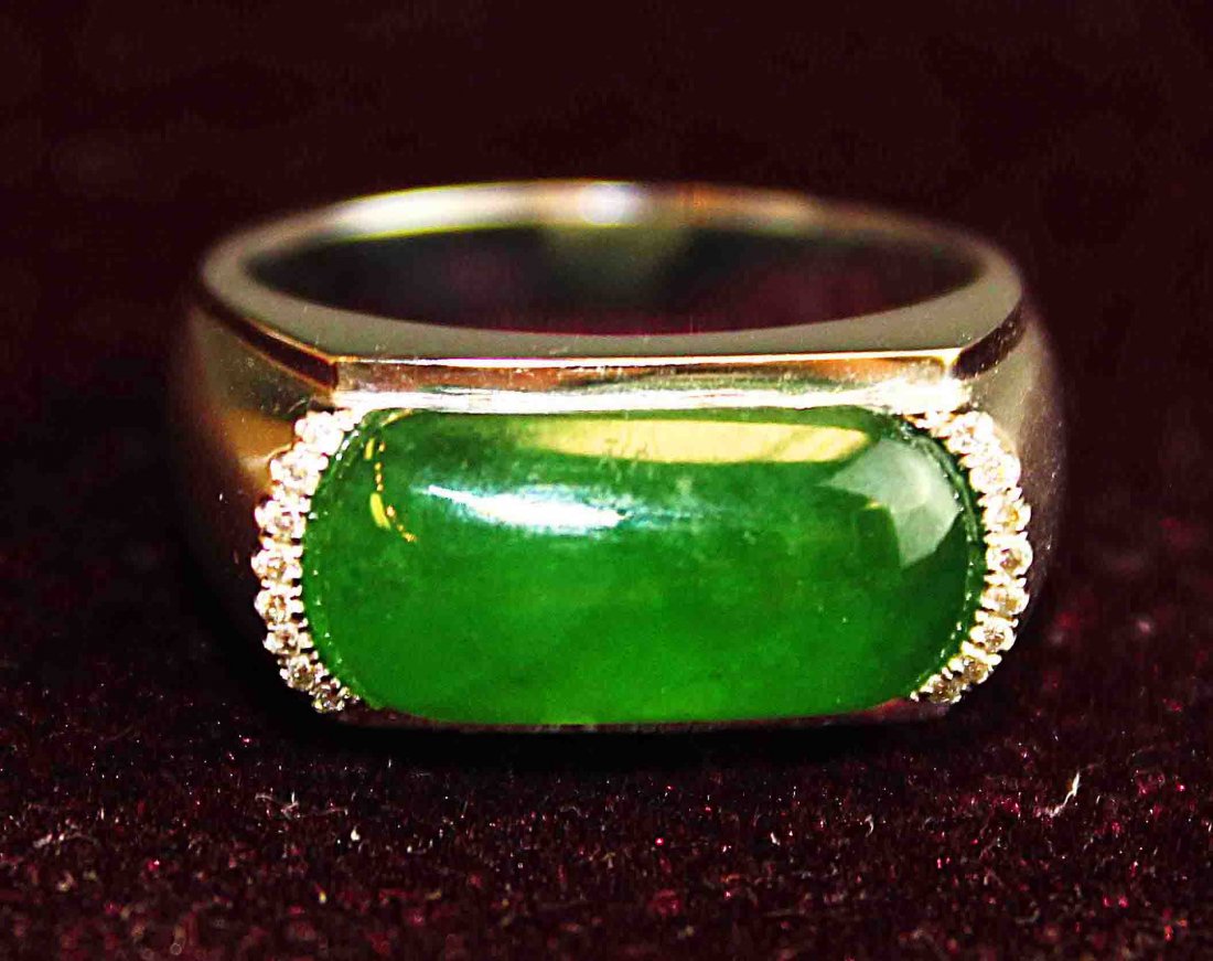 CHINESE TRANSLUCENT JADEITE 18K GOLD RING: "Guarantee Grade A jadeite or refun