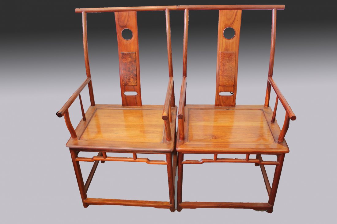 PAIR OF HUANGHUALI ARM CHAIRS: "A Pair of Huanghuali Arm Chairs
黃花&#