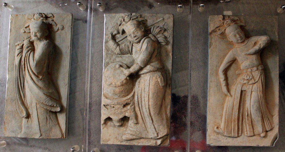 YUAN DYNASTY, A SET OF CHINESE STONE CARVED: 元朝，石雕三件套 L:50 cm