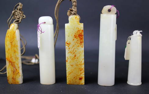A GROUP OF 5 CHINESE JADE QUILLS, 18/19TH CENTURY: 2001 A GROUP OF 5 CHINESE JADE QUILLS, 18/19TH CENTURY 清,玉翎管五件 Size: 7 cm ( 2 3/4 in ) Provenance: From a private collector's 50 years accumalation Est
