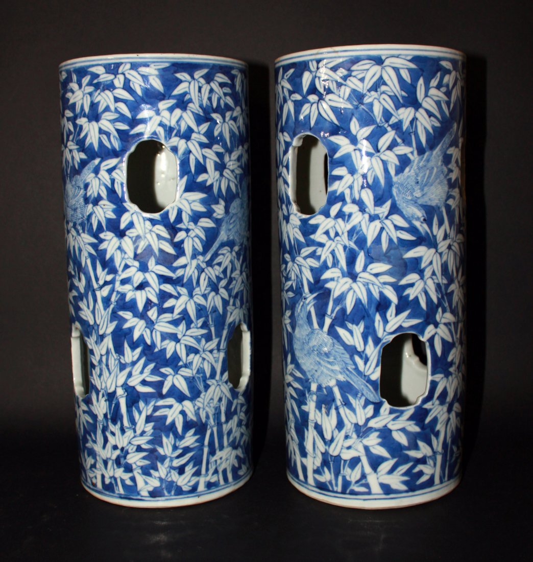 A PAIR OF CHINESE BLUE AND WHITE BRUSH HOLDER 19TH (1 of 10)