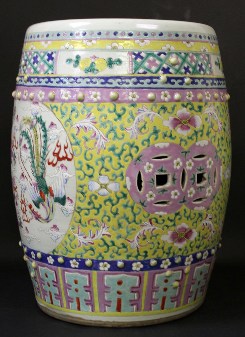 19TH, A LARGE FAMILLE ROSE PORCELAIN GARDEN SEAT (1 of 4)