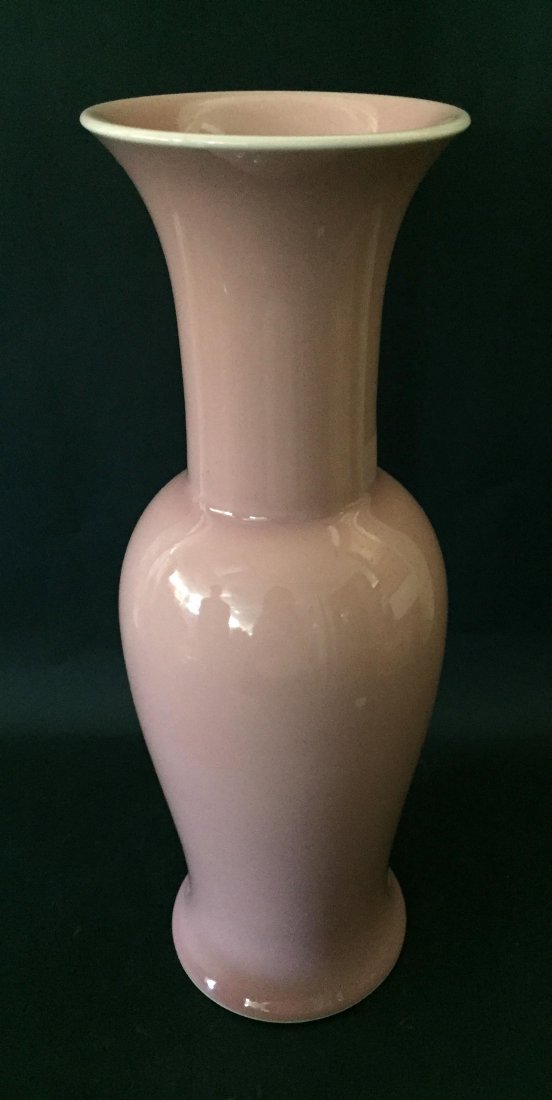 A LARGE CHINESE PINK GLAZED POCELAIN VASE (1 of 4)