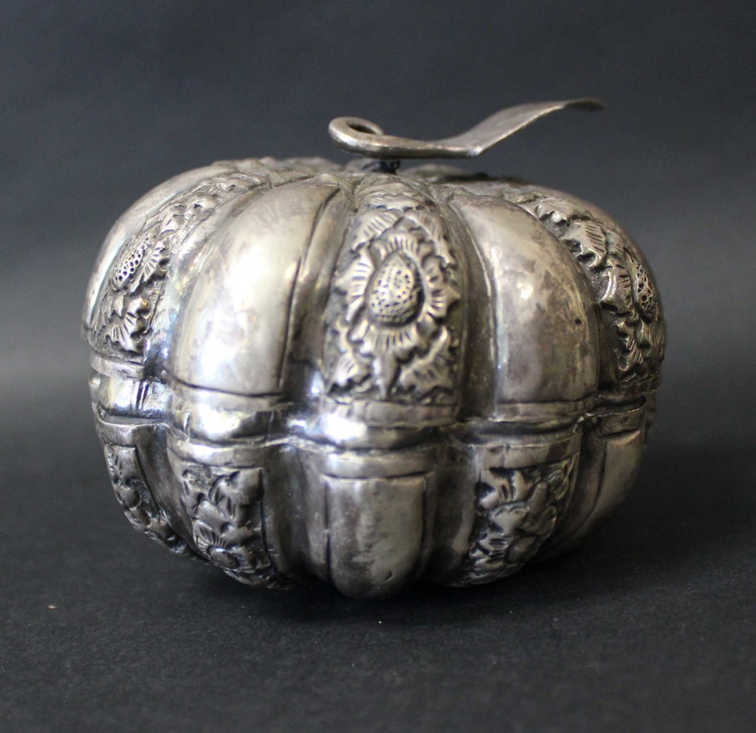 QING DYNASTY, A SILVER CARVED BOX (1 of 4)