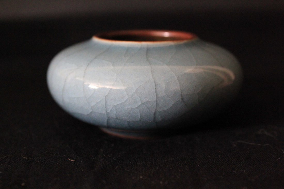 CHINESE PORCELAIN WATER POT (1 of 5)