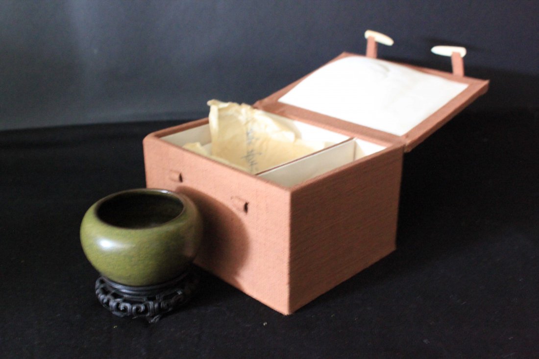 CHINESE PORCELAIN WATER POT (1 of 6)