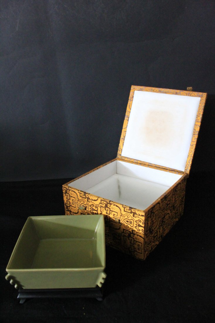 CHINESE PORCELAIN INCENSE BURNER (1 of 6)