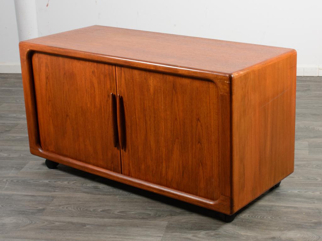 Dyrlund Entertainment Cabinet (1 of 9)