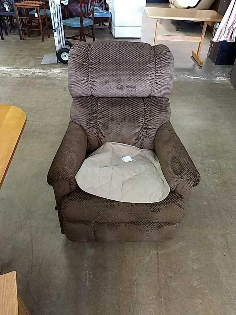 Recliner: Recliner. All sales are subject to Bremo Auctions Terms & Conditions. Please review before bidding.