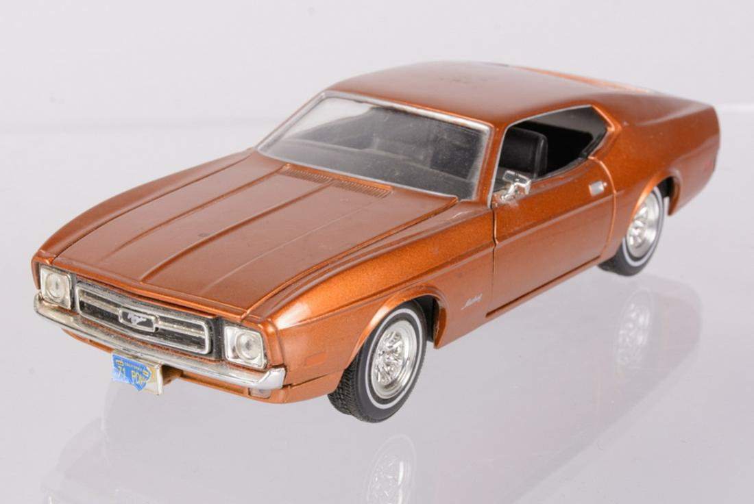 Motor Max 1971 Ford Mustang Model Car (1 of 6)