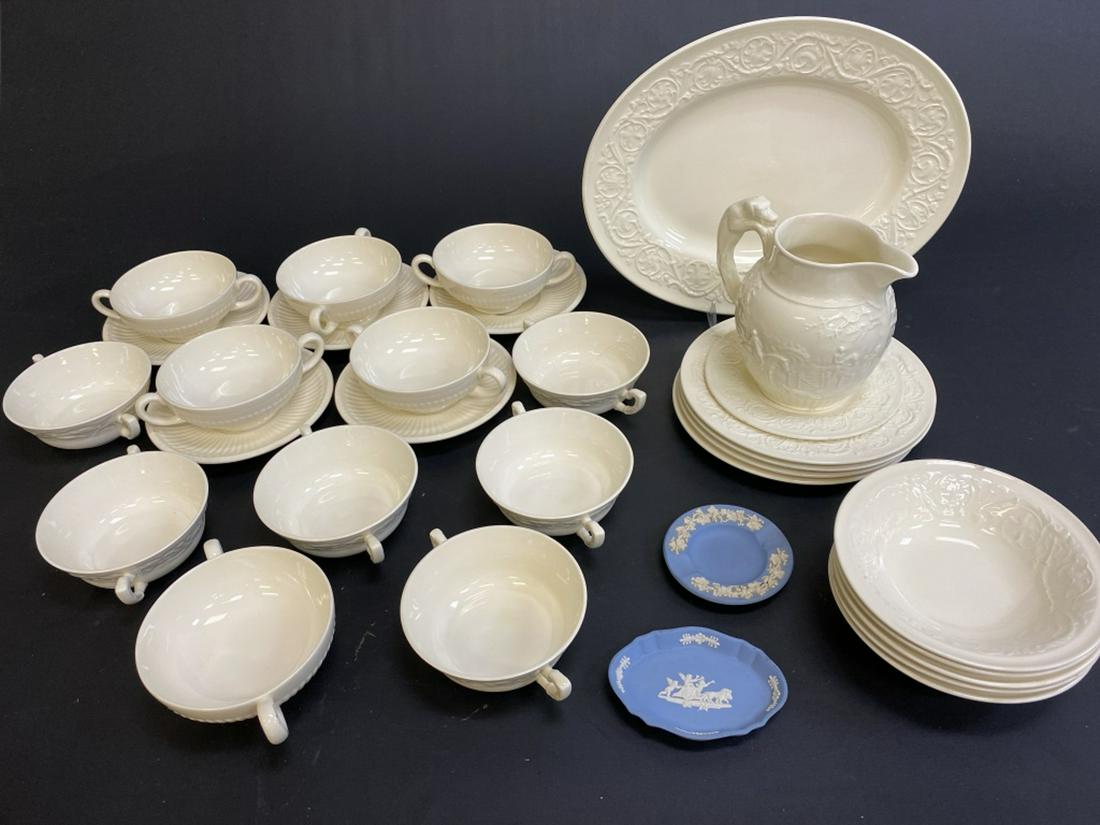 Group of Wedgwood Dinnerware (1 of 5)