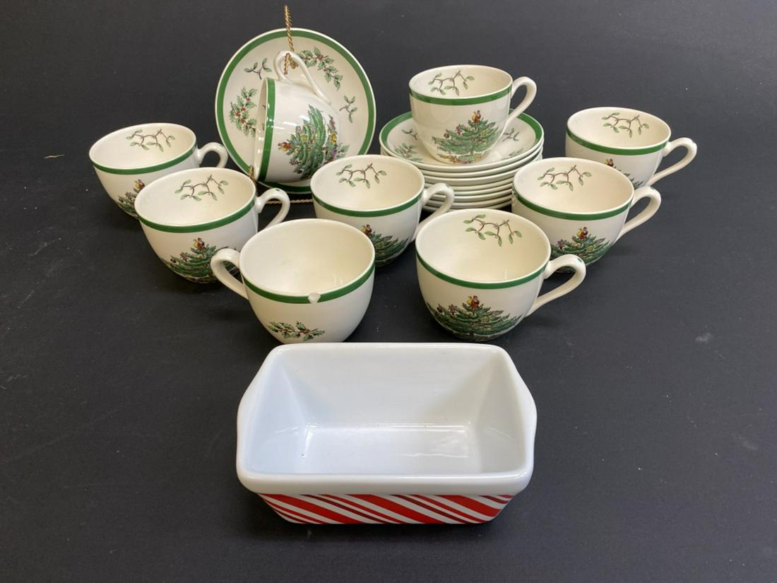 Spode Christmas Tree Cups and Saucers (1 of 6)