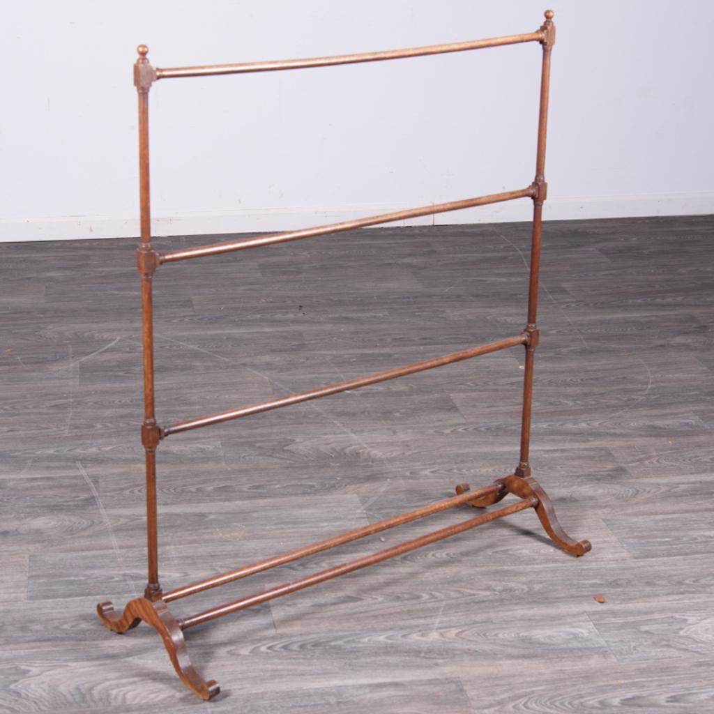 Freestanding Towel/Quilt Rack (1 of 6)