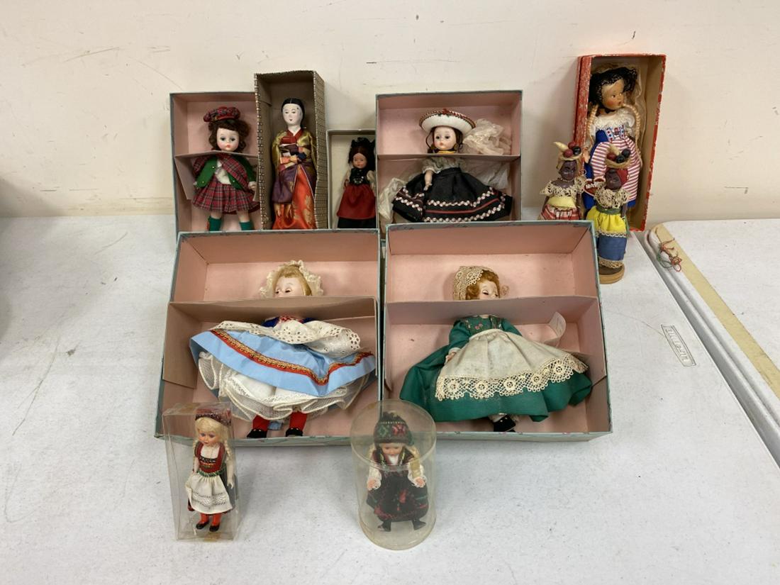Four Madame Alexandra Dolls (1 of 6)