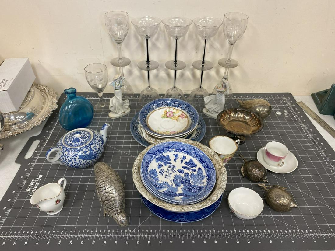 Porcelain and Assorted Decorative Items (1 of 12)