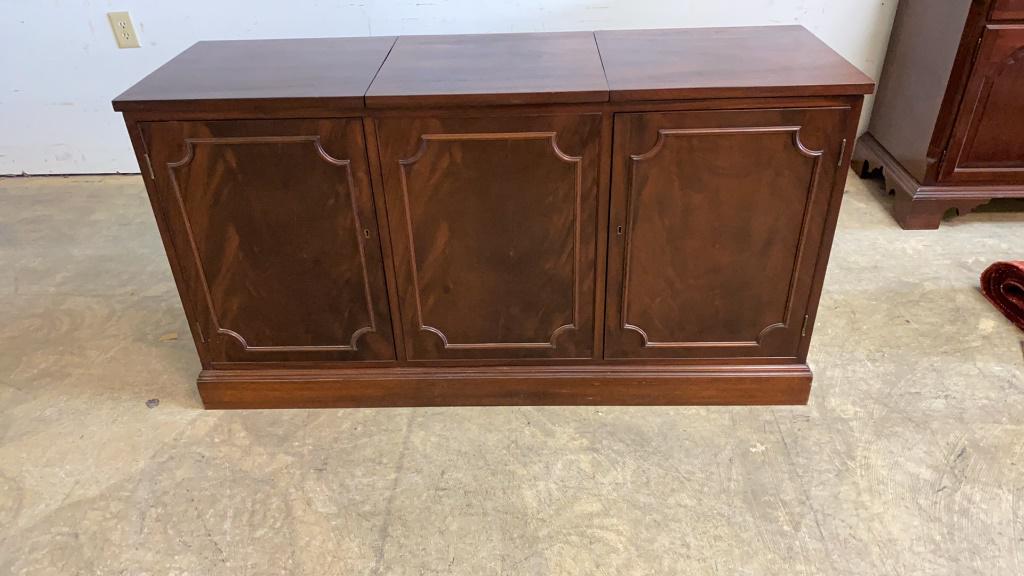 Biggs Mahogany Stereo Cabinet (1 of 10)