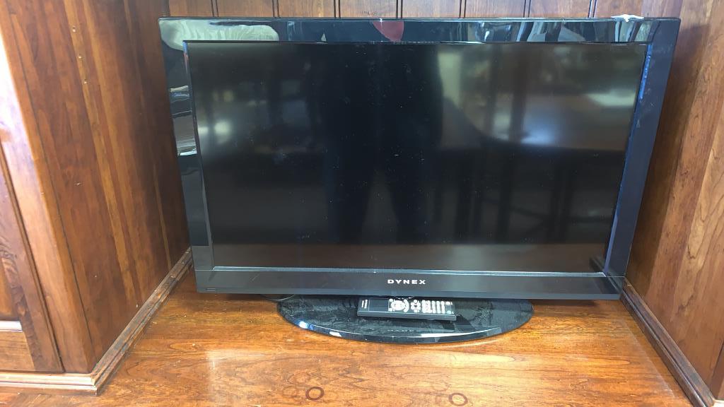 Dynex 32" TV with Remote (1 of 1)