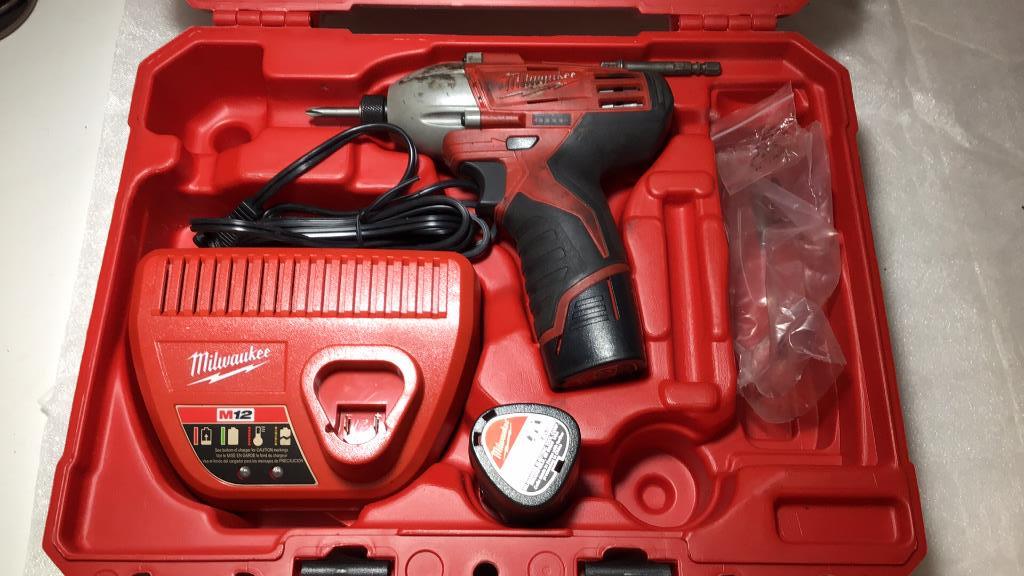 Milwaukee 12V 1/4" Hex Impact Driver Kit (1 of 4)