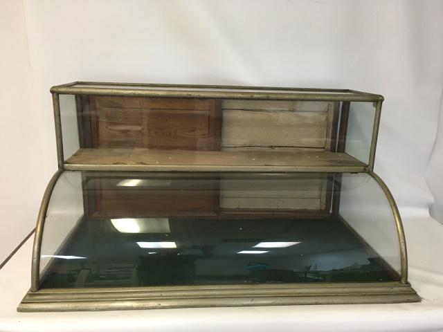 Curved Glass Display Case (1 of 4)