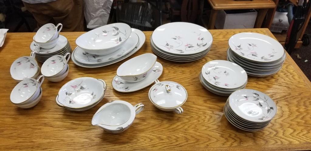 Noritake Partial Dinner Service: Noritake partial dinner service.