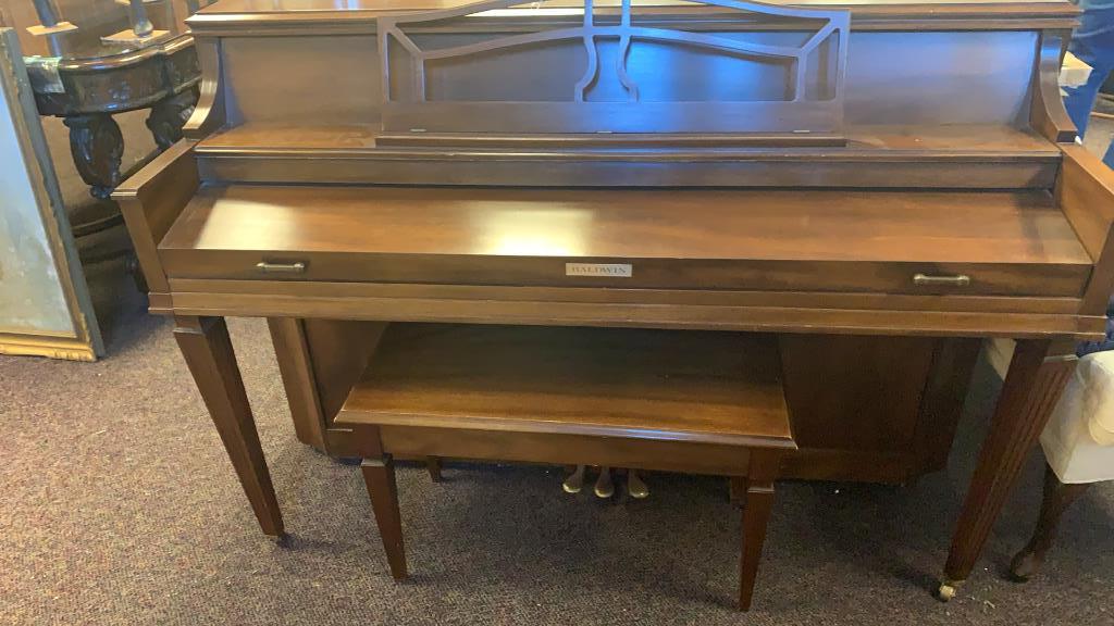 Baldwin Piano & Bench: In working condition.