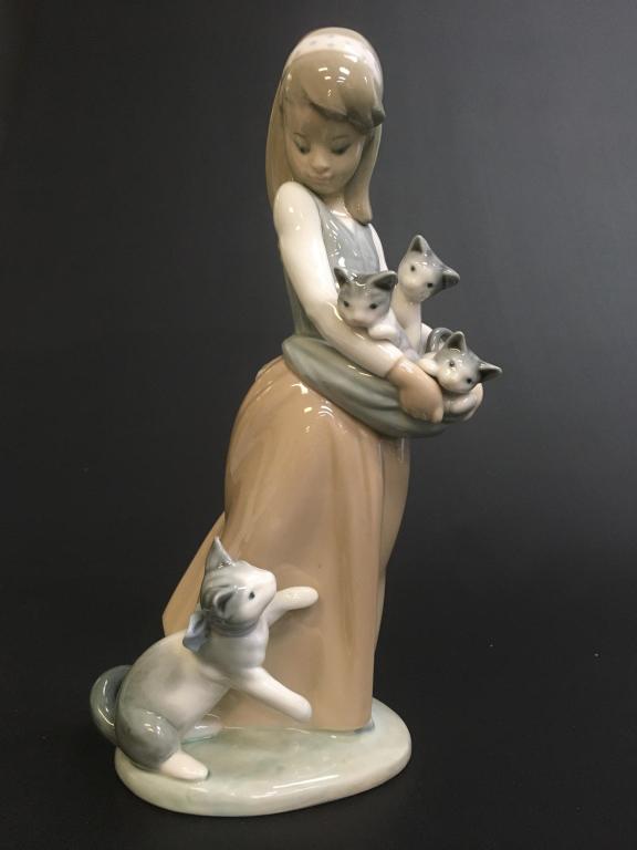 Lladro Girl with Cats Porcelain Figure: Porcelain figure of girl with cats #1309. Marked to bottom. Measures approximately 9-1/2" high.