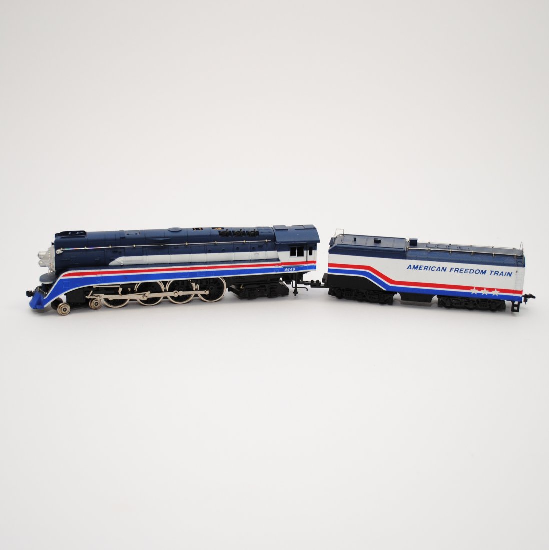 Lionel HO American Freedom Train Engine w/ Tender: Lionel HO American Freedom Train Engine w/ Tender.