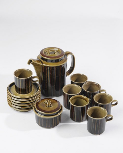 Finland Arabia "Kosmos" Tea Service: Tea pot, sugar, seven cups, and six saucers.