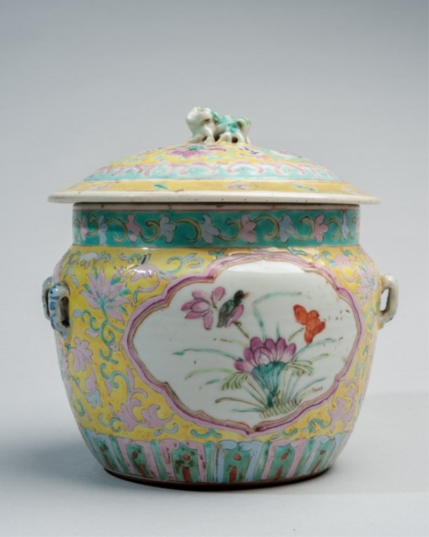 A L 18th/E 19th C Chinese Famille Jaune Food Jar: The base having double handles for bamboo-wrapped wire carrying handles, and with a foo dog finial to the top. Height: 7 1/2" Diameter: 7"
