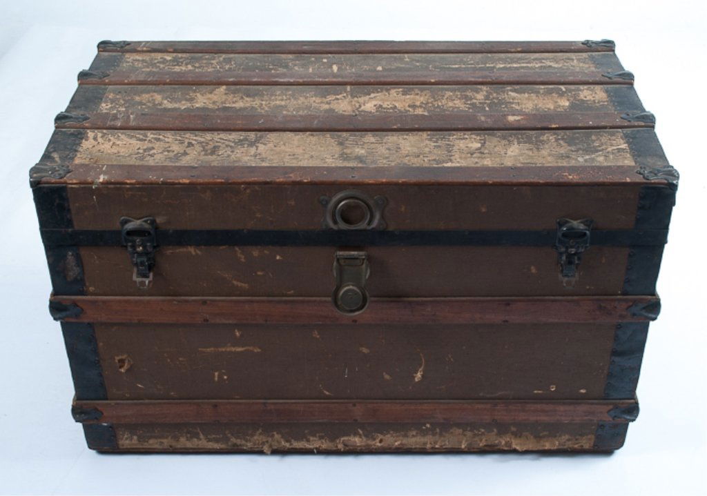 Large Flat Top Steamer Trunk: Large antique flat top "Steamer" storage trunk, H:36" W:22" D:20".