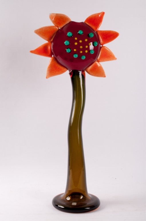 Simone Cenedese Hand Blown Murano Glass Vase: Large hand blown glass flower sculpture and vase by Simone Cenedese, complete with original paper label affixed to top of base; signed to bottom, dated "1977", and numbered "75/200"; measures approxim