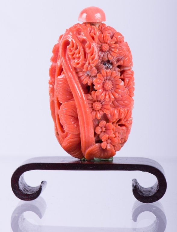 19th C Chinese Carved Coral Snuff Bottle (1 of 7)