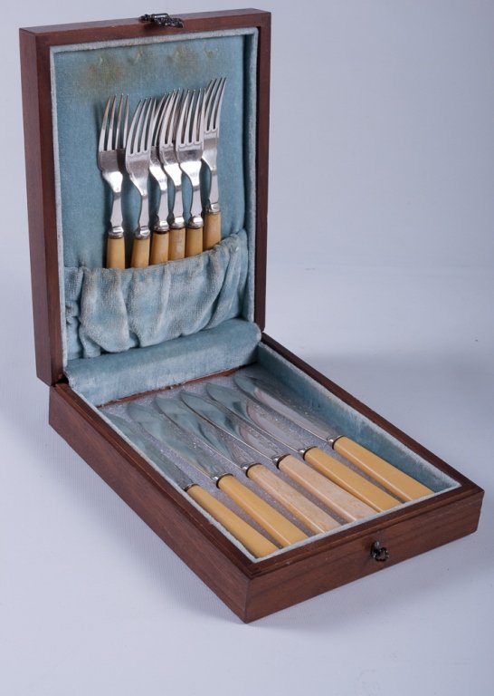 English Sheffield Silver Plated Fish Set of 12: English Sheffield silver plated forks and blades fish set with bone handles and Allen and Darwin mark to blades; circa 1906; six forks (7" long) and six knives (8" long); housed in wooden box with pal
