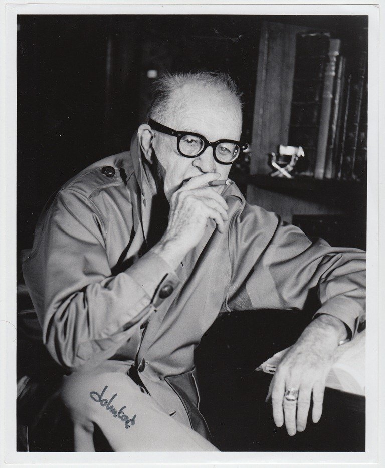 John FORD American director and producer (1894-1973). : John FORD American director and producer (1894-1973). Signed photograph, 9.8x8.1 inches. In black & white. Joint envelope. Excellent condition. Réalisateur et producteur américain (1894-1973). Photo