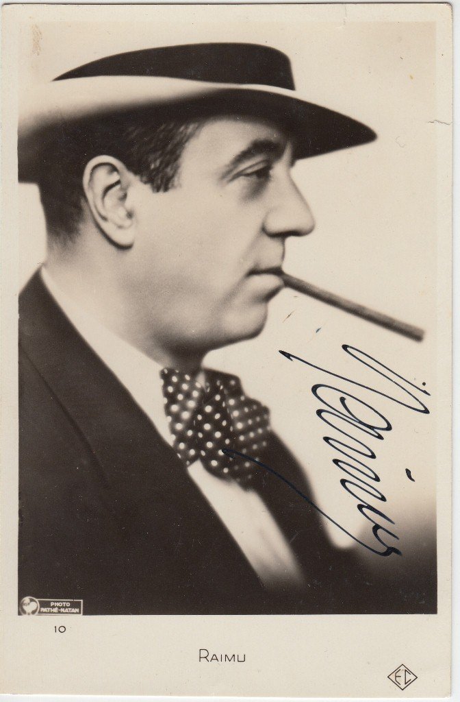 RAIMU, Jules Muraire, dit French actor (1883-1946). Si: RAIMU, Jules Muraire, dit French actor (1883-1946). Signed photograph, in-12. On postcard. In black & white. Rare. Very good condition. Acteur français (1883-1946). Photo signée, in-12. Sur carte po