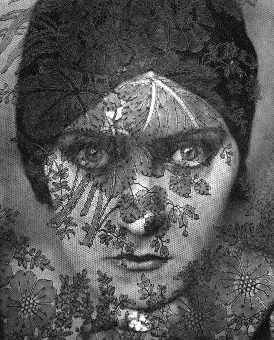Edward Steichen - Gloria Swanson - Gravure: 1960 M. Dumont Schauberg (printer) vintage Sheet-Fed PhotoGravure - 1926 Portrait by Edward Steichen of film actress Gloria Swanson Image size 10" X 12"