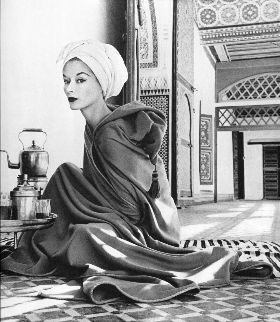 Irving Penn - Lisa in Marrakech - PhotoGravure: 1951 Sheet-fed PhotoGravure printed 1960 by C.J. Bucher (swiss printers) - moments - Image size approx. 9"x10"